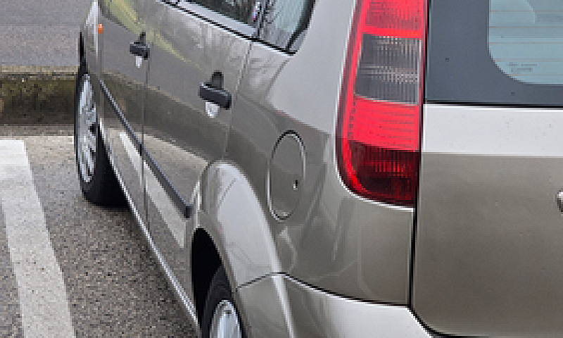 Ford Fiesta 2003...