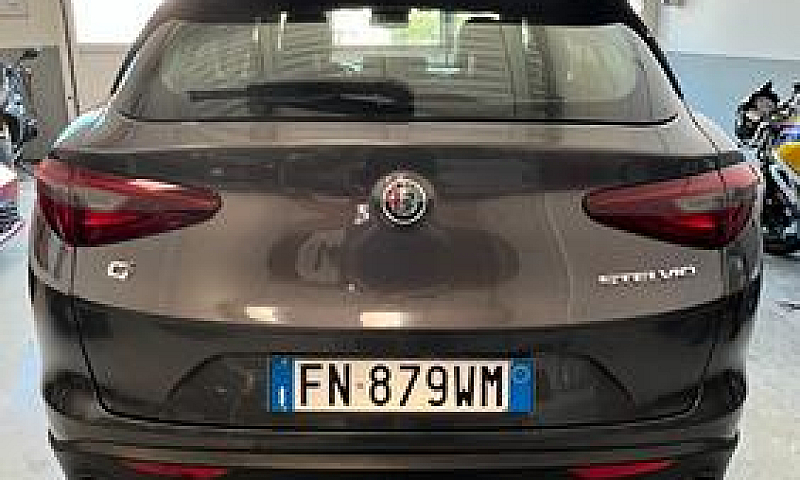 Alfa Romeo Stelvio 2...