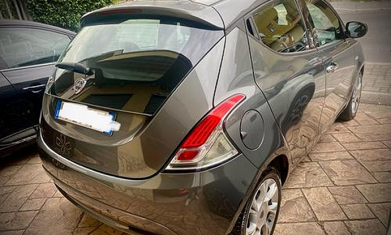 Lancia Ypsilon 1.2 6...