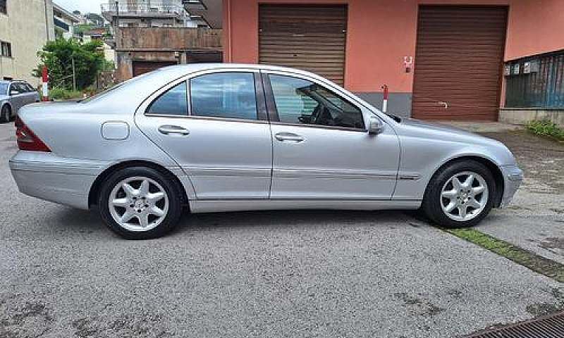 Mercedes Benz 220 Cd...