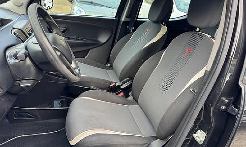 Lancia Ypsilon 1.2 6...