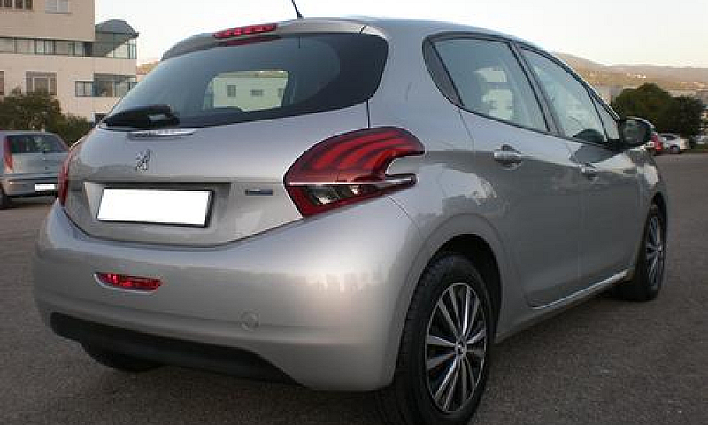 Peugeot 208 Restylin...