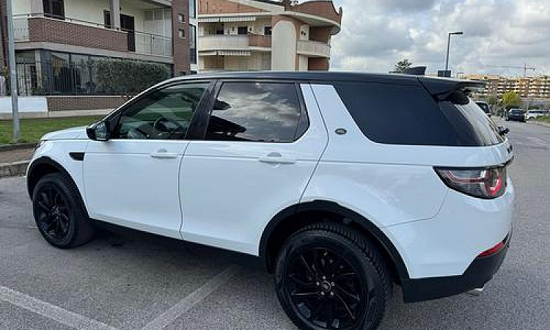 Land Rover Discovery...