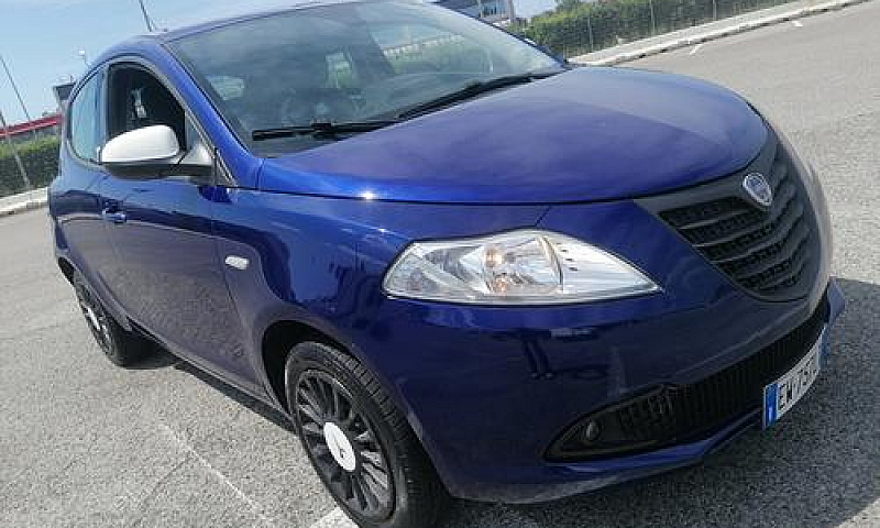 Lancia Ypsilon 1.2-6...