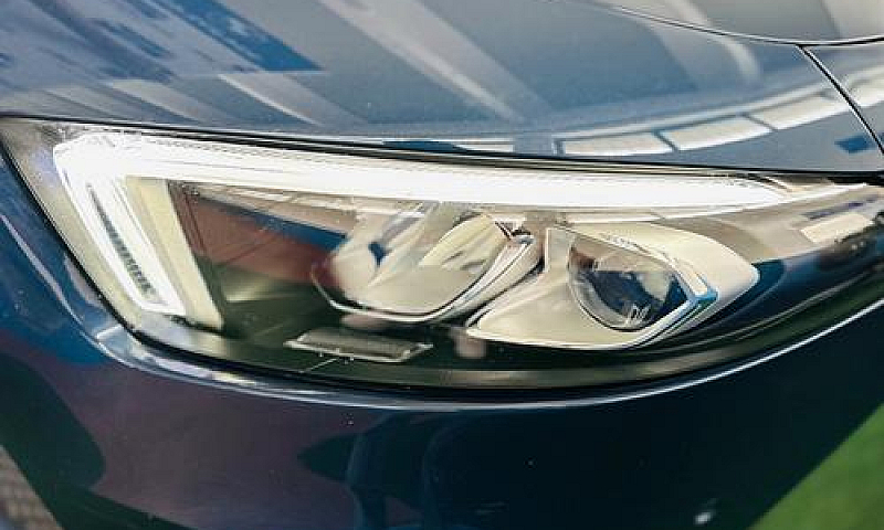 Splendida Mercedes-B...