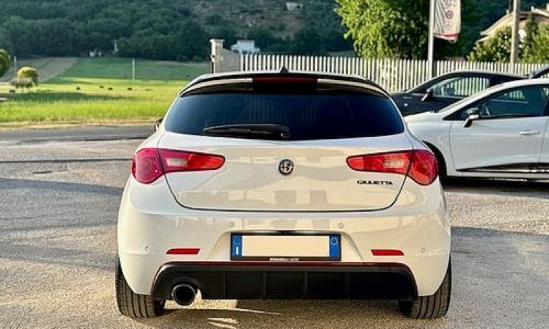 Alfa Romeo Giulietta...