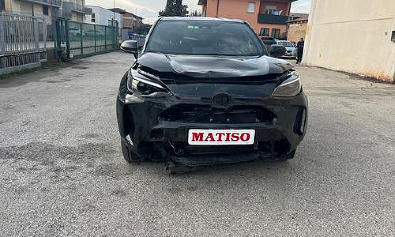 Toyota Yaris Cross 1...