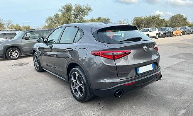 Alfa Romeo Stelvio 2...