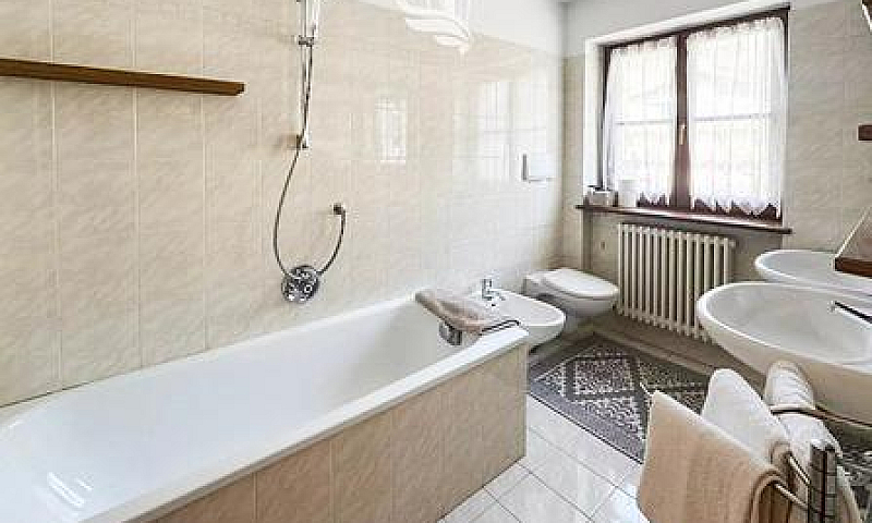 Trilocale Con Balcon...