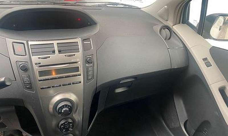 Toyota Yaris 1.0 5 P...