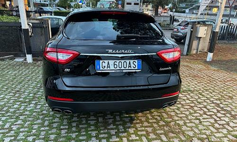 Maserati Levante V6 ...
