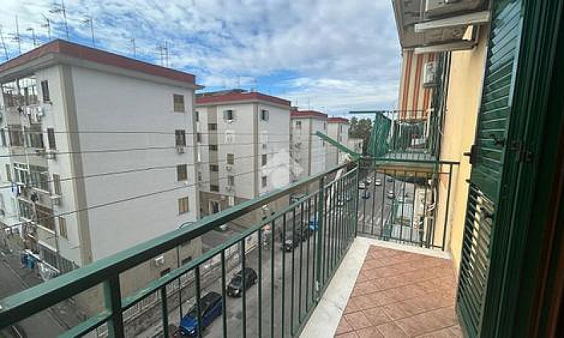 2 Locali A Napoli...