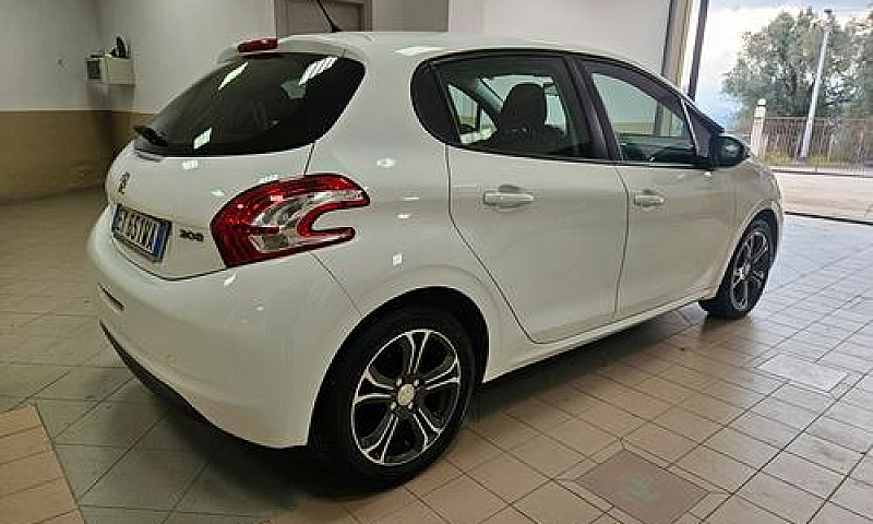 Peugeot 208 1.4 Hdi ...