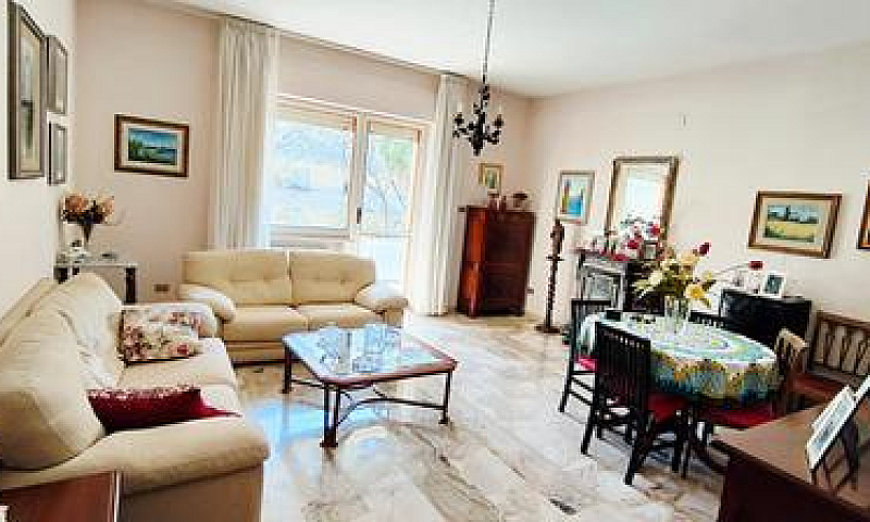 Quadrilocale Viale J...
