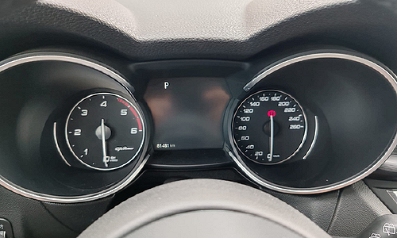 Alfa Romeo Stelvio Q...