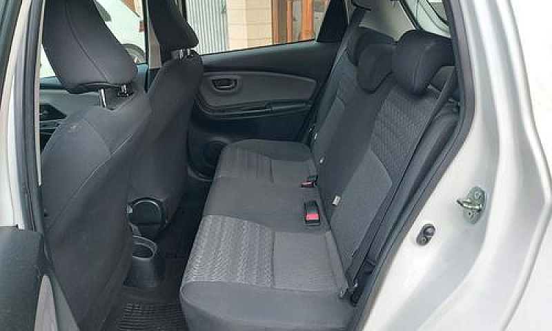 Toyota Yaris 1.0 Ben...