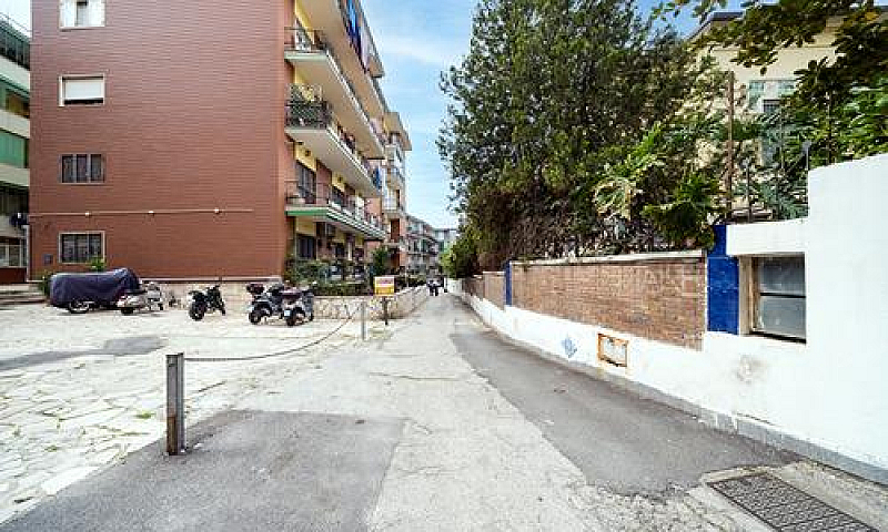 Appartamento Portici...