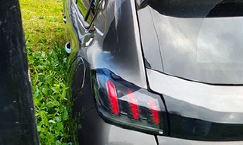 Peugeot 208 Sinistra...