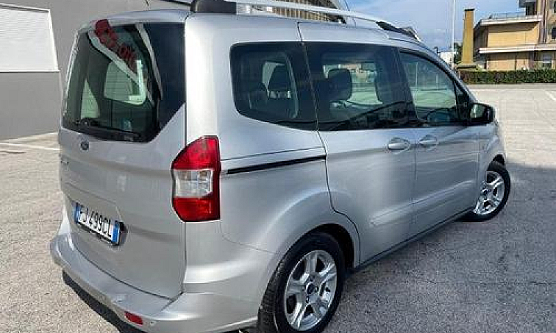 Ford Tourneo Courier...