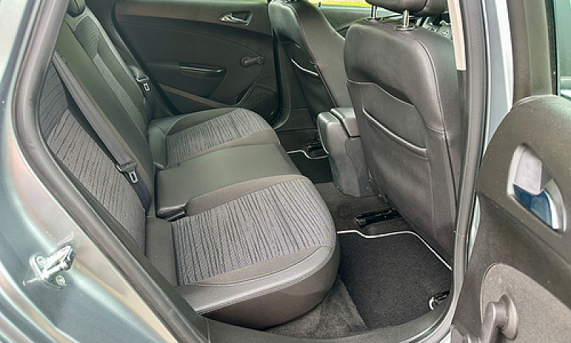 Opel Astra 1.6 Cdti...