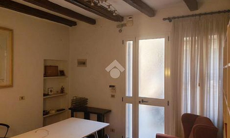 Monolocale A Bologna...