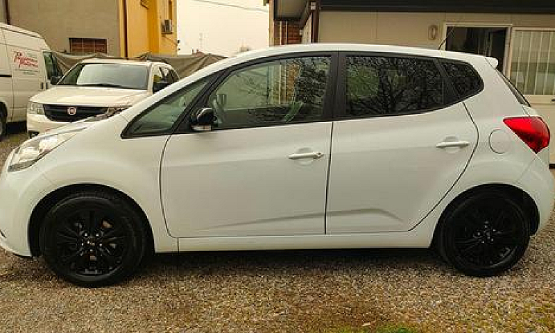 Kia Venga 1.4 Crdi 9...