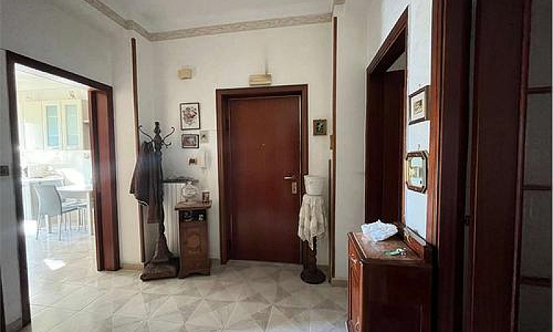 Trilocale In Via Rom...
