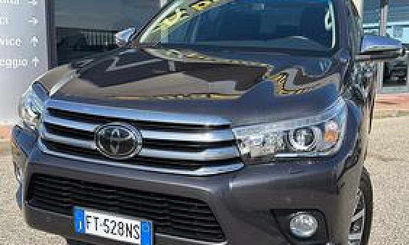Toyota Hilux 2.4 D-4...