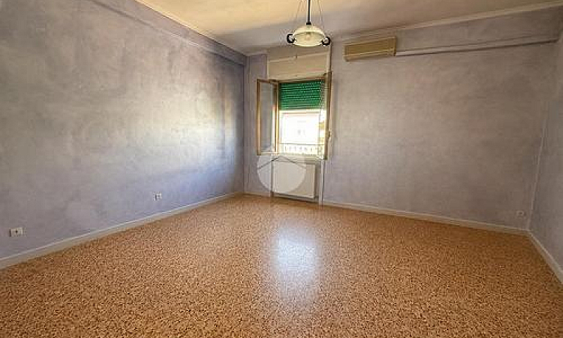 3 Locali A Foggia...