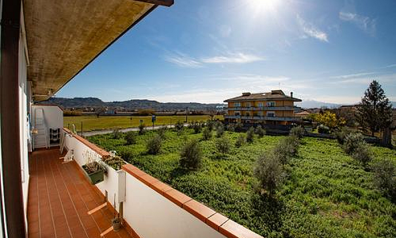 Casa Con Giardino E ...