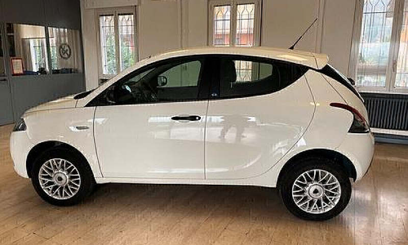 Lancia Ypsilon 0.9 T...