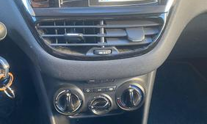 Peugeot 208...