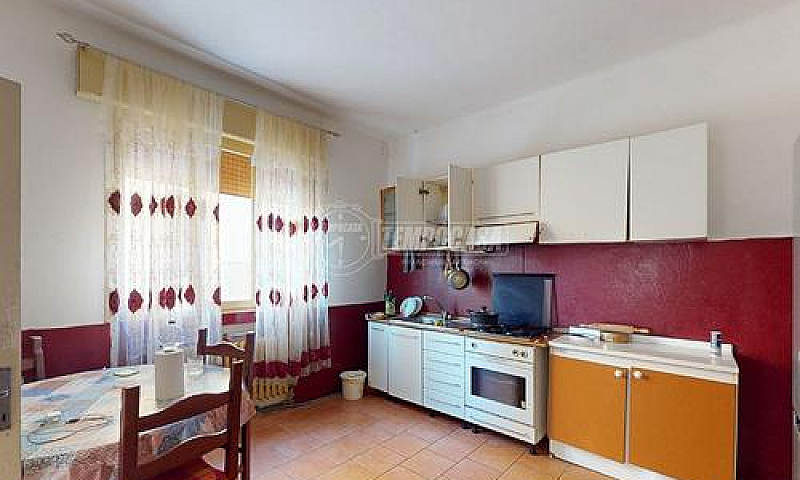Porzione Di Casa Con...