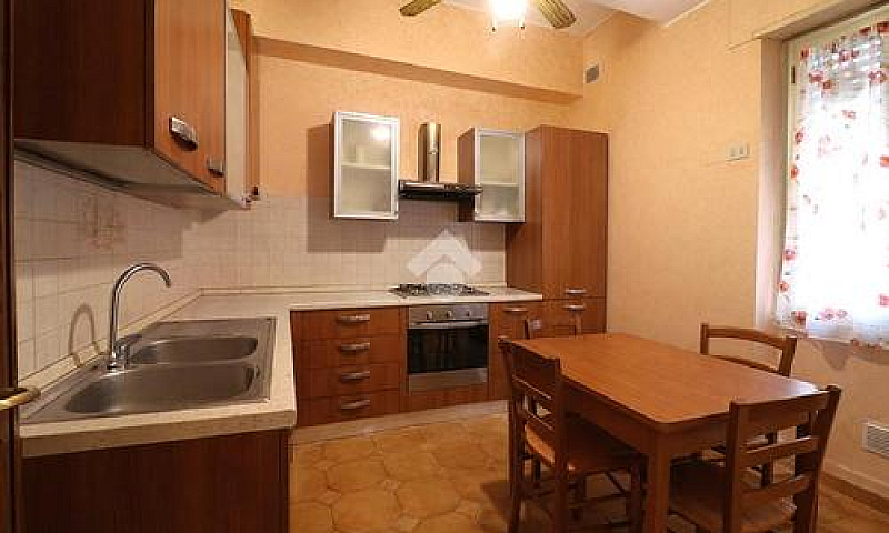 3 Locali A Terni...