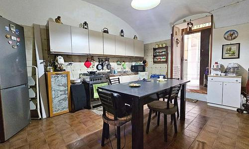 2 Locali A Napoli...