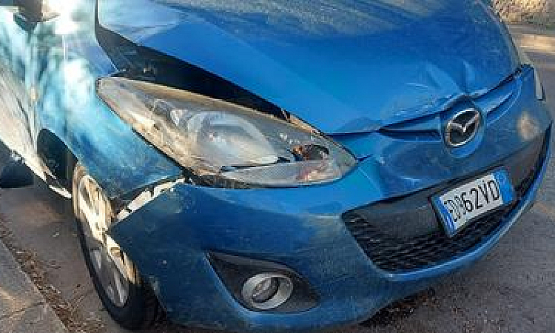 Mazda 2 2011 Inciden...