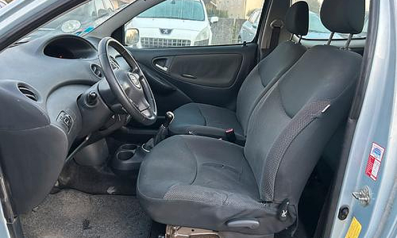 Toyota Yaris 1.0 Ben...