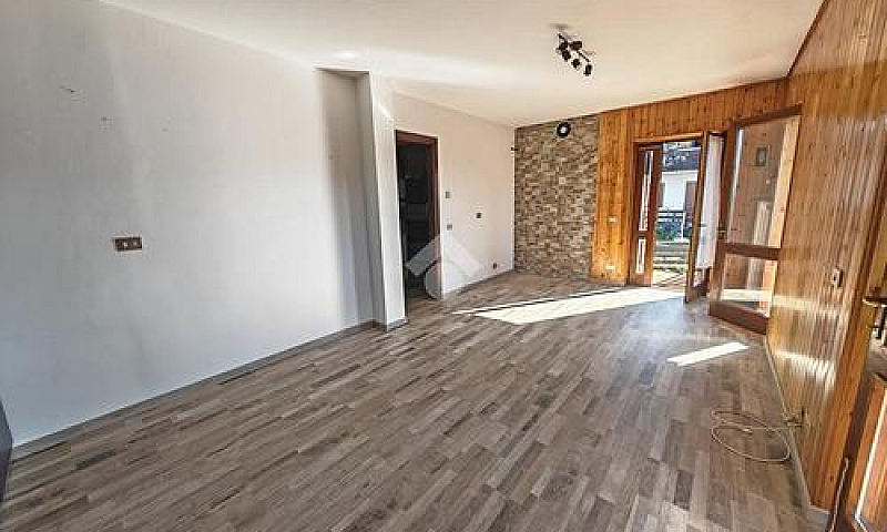 3 Locali A Roana...