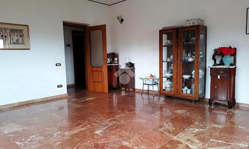 4 Locali A Mendicino...