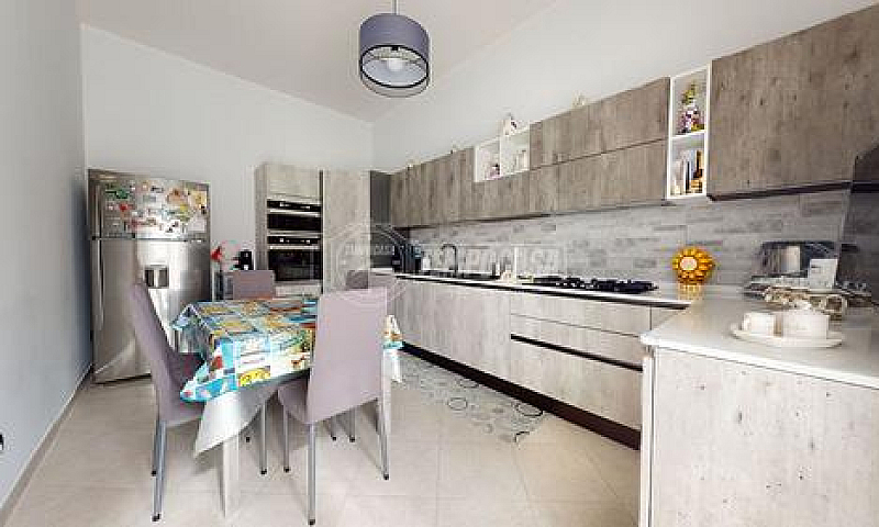 Ampio E Moderno 4 Va...