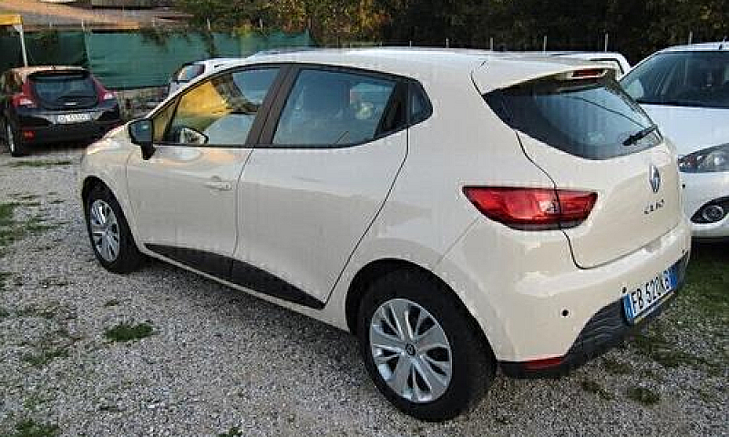 Renault Clio 1.2 75C...