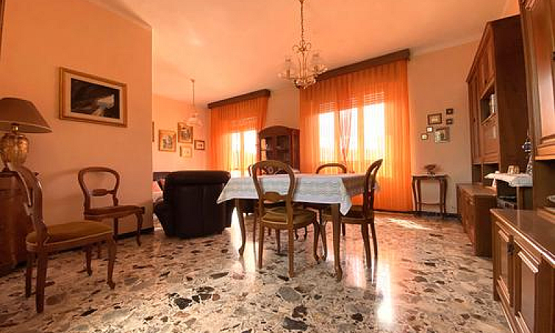 Ampio Pentalocale In...