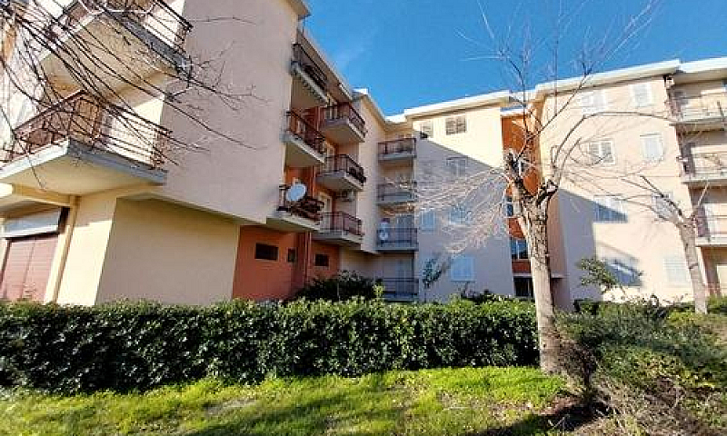 Trilocale A 200 Mt D...