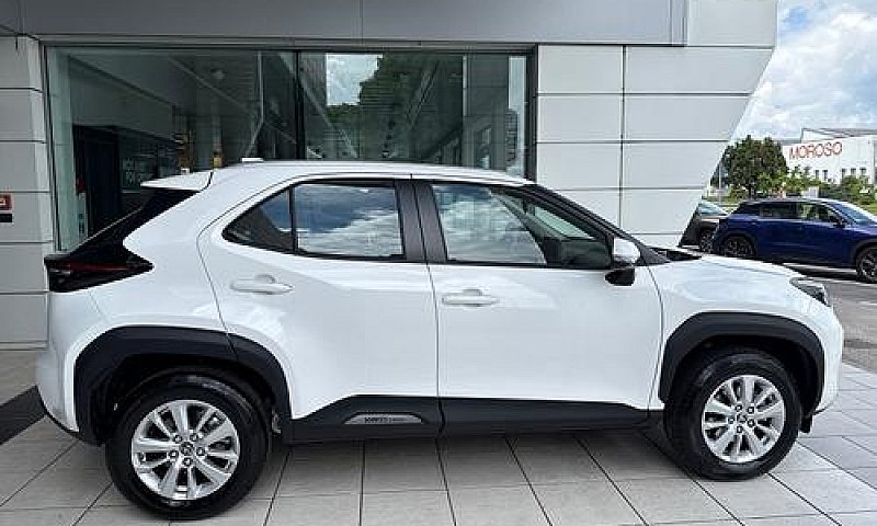 Toyota Yaris Cross 1...