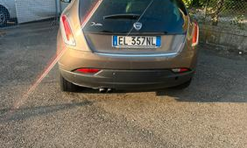 Lancia Delta 2012...