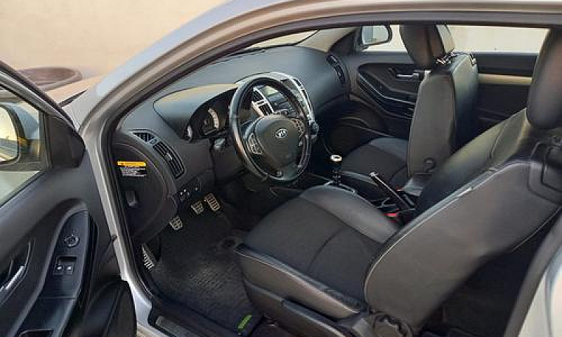 Kia Ceed 2010...