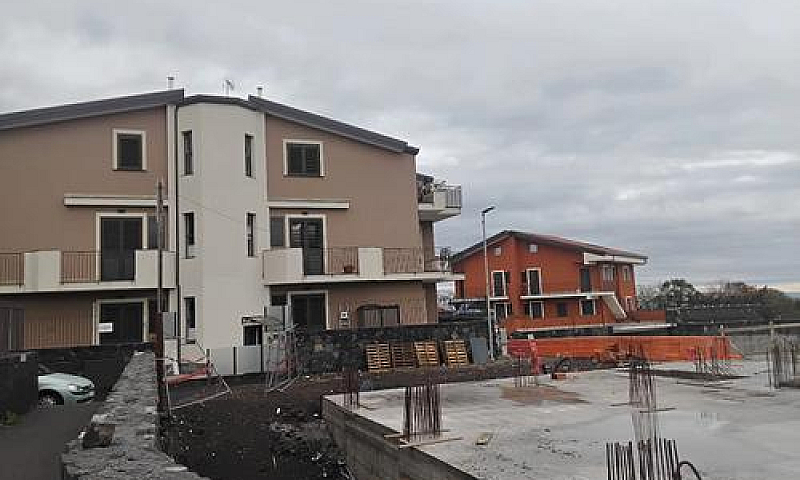 Belpasso,In Costruzi...