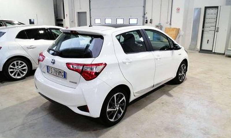 Toyota Yaris 1.5 Hyb...