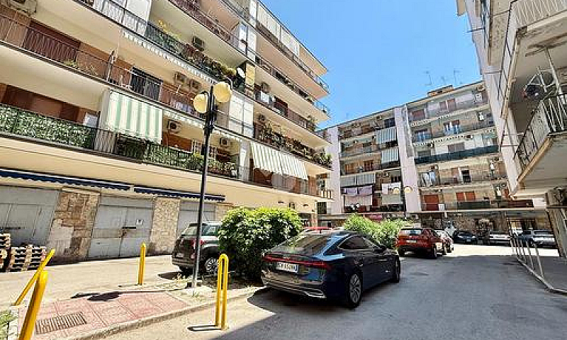 3 Locali A Napoli...