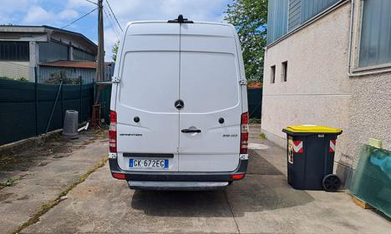 Mercedes Altro Model...